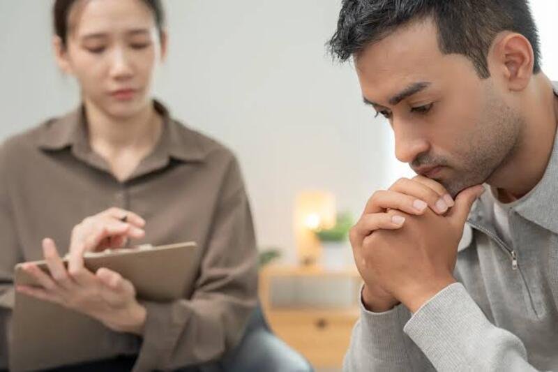 Cách Giúp Người Bị Rối Loạn Lưỡng Cực Khi Họ Nhất Quyết Từ Chối Điều Trị